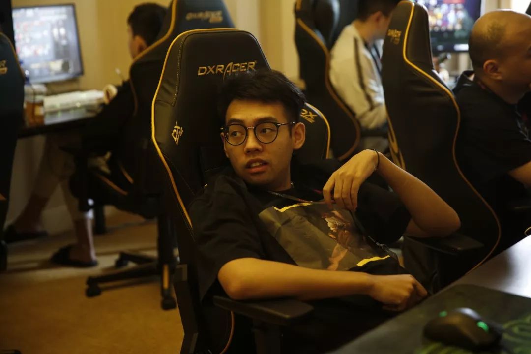 A在中等边 A在中等边